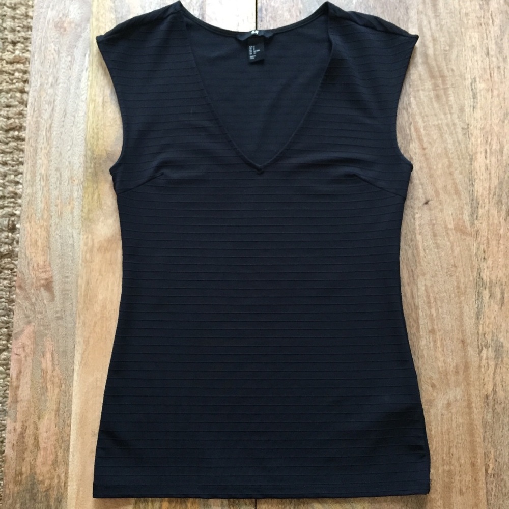 Black Textured Deep V-Neck Shirt Size Small